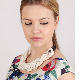 The new European and American classic multi layered White Pearl Necklace