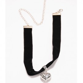 Women's Vintage Hollow Heart Pendant Short Necklace